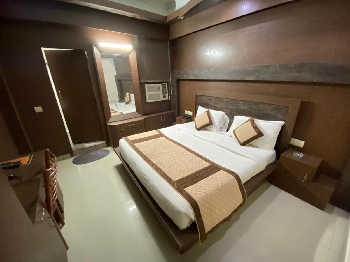 Airport Hotel Vishal Residency Ню Делхи Екстериор снимка