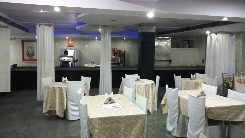 Airport Hotel Vishal Residency Ню Делхи Екстериор снимка