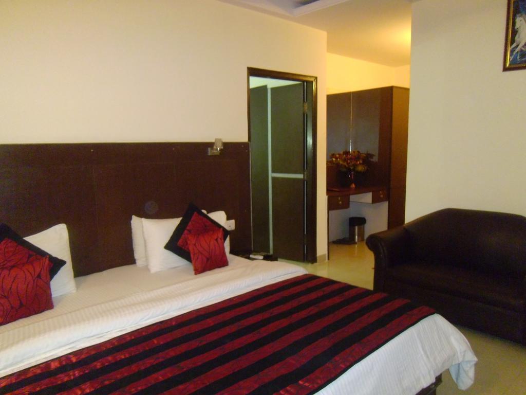 Airport Hotel Vishal Residency Ню Делхи Екстериор снимка