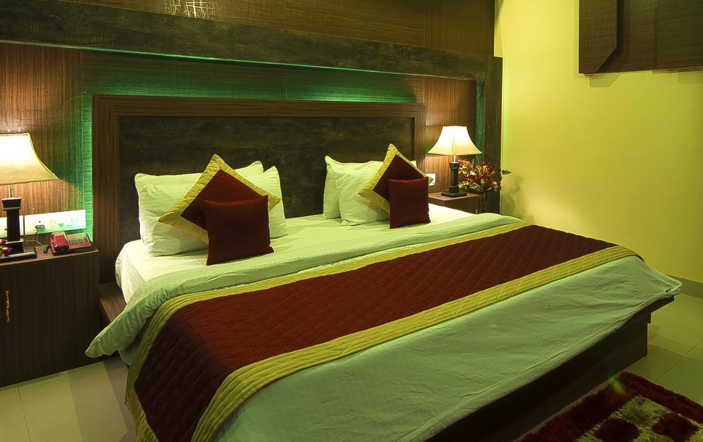Airport Hotel Vishal Residency Ню Делхи Екстериор снимка