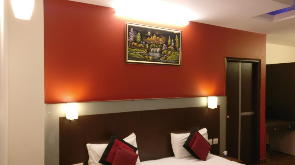 Airport Hotel Vishal Residency Ню Делхи Екстериор снимка