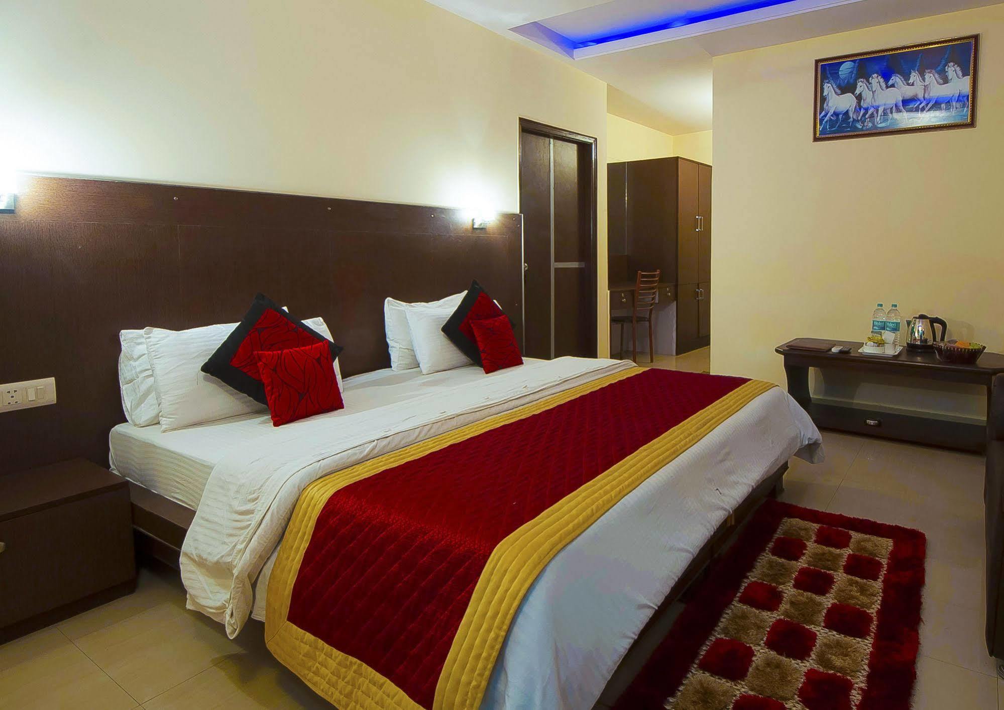 Airport Hotel Vishal Residency Ню Делхи Екстериор снимка