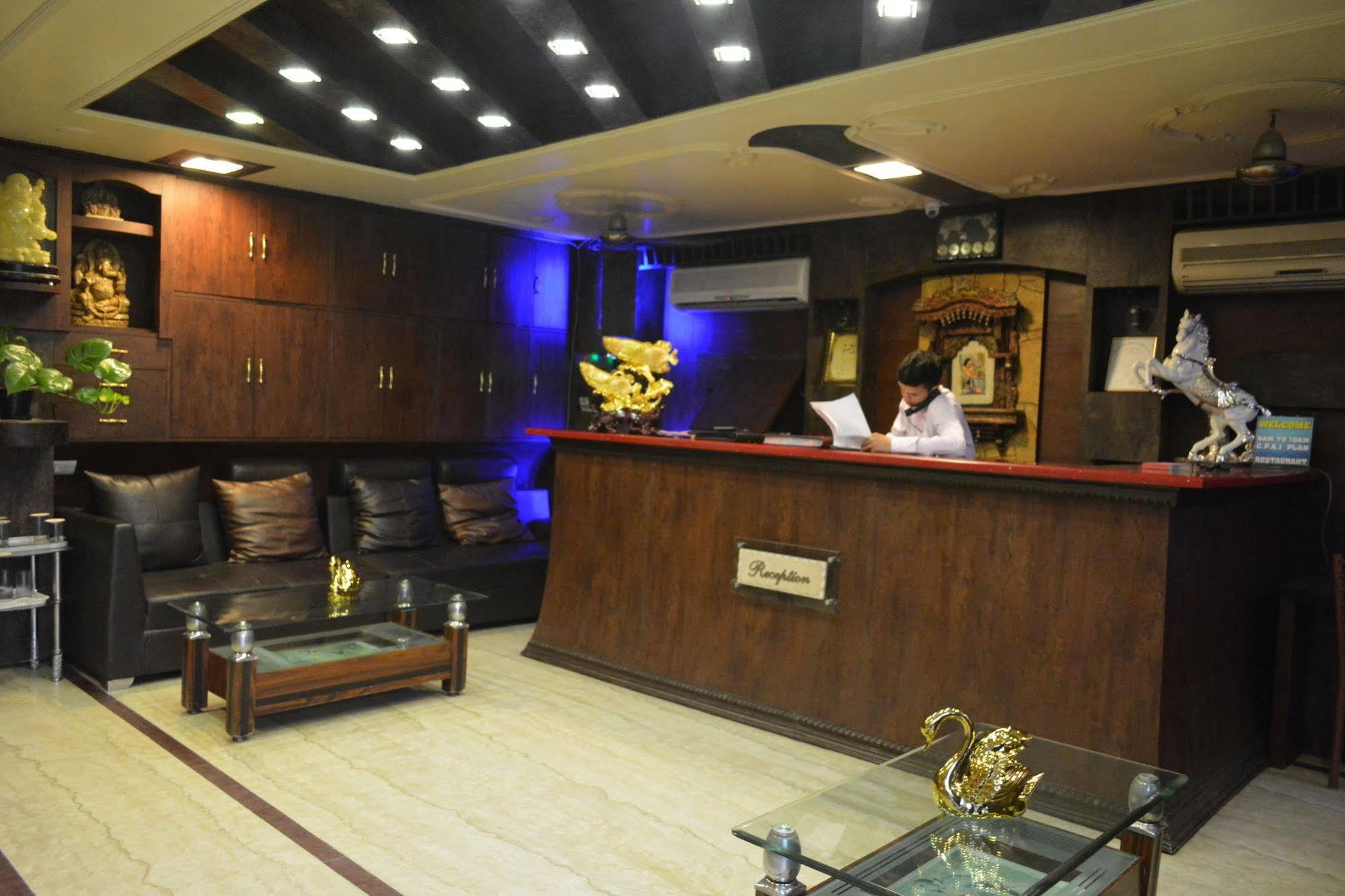 Airport Hotel Vishal Residency Ню Делхи Екстериор снимка