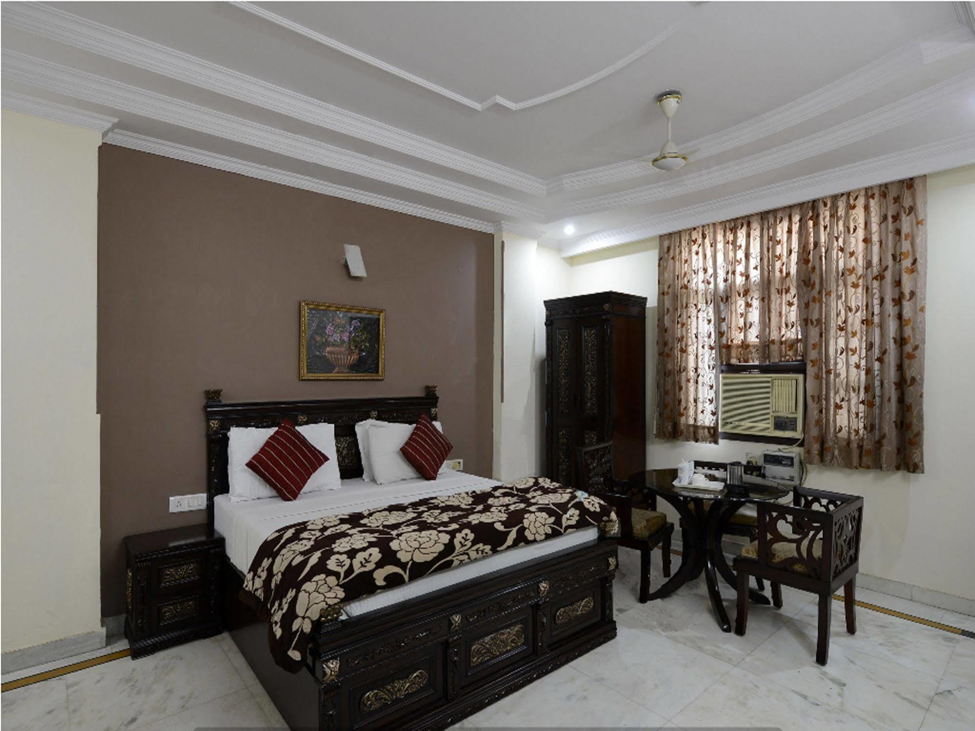 Airport Hotel Vishal Residency Ню Делхи Екстериор снимка