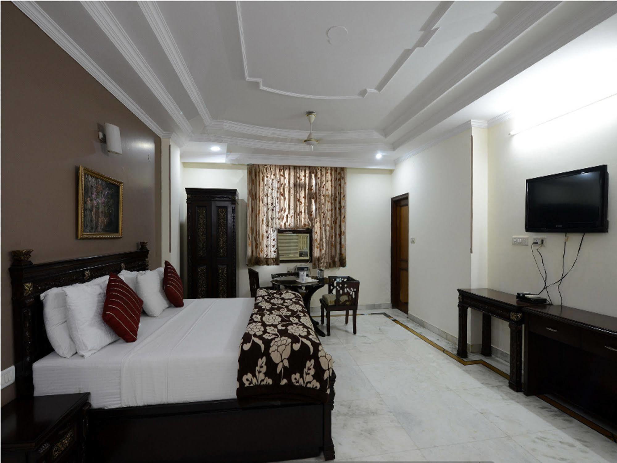 Airport Hotel Vishal Residency Ню Делхи Екстериор снимка