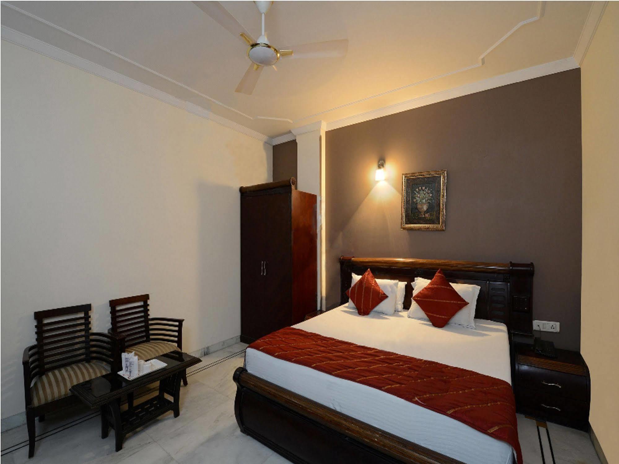 Airport Hotel Vishal Residency Ню Делхи Екстериор снимка