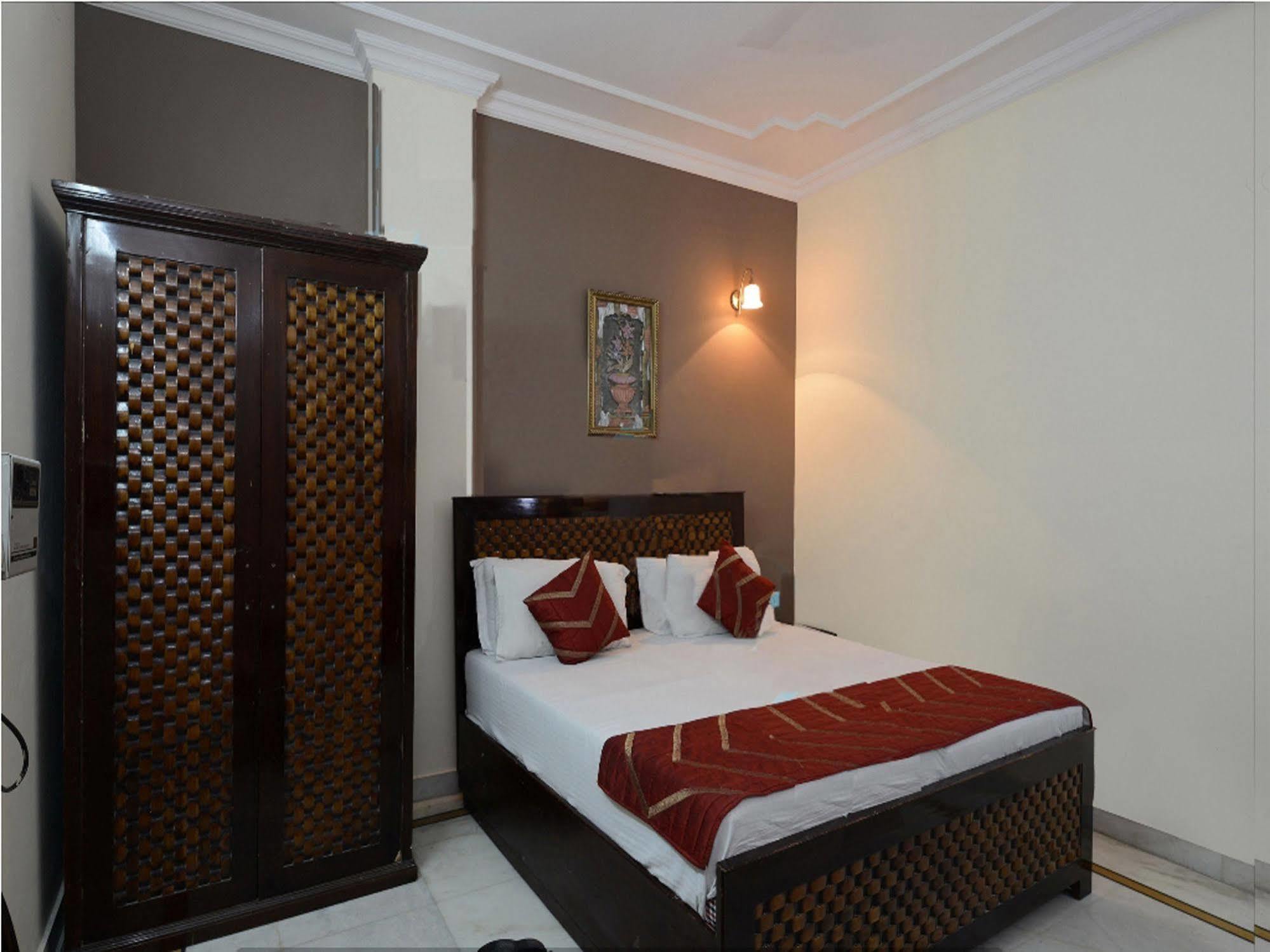 Airport Hotel Vishal Residency Ню Делхи Екстериор снимка