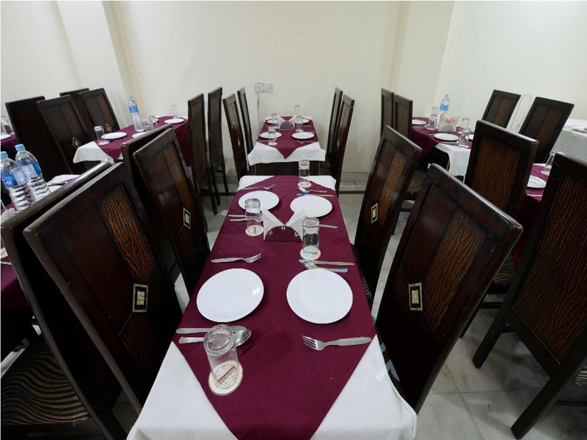 Airport Hotel Vishal Residency Ню Делхи Екстериор снимка