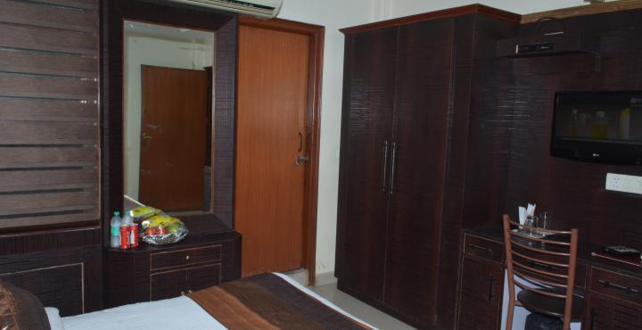 Airport Hotel Vishal Residency Ню Делхи Екстериор снимка