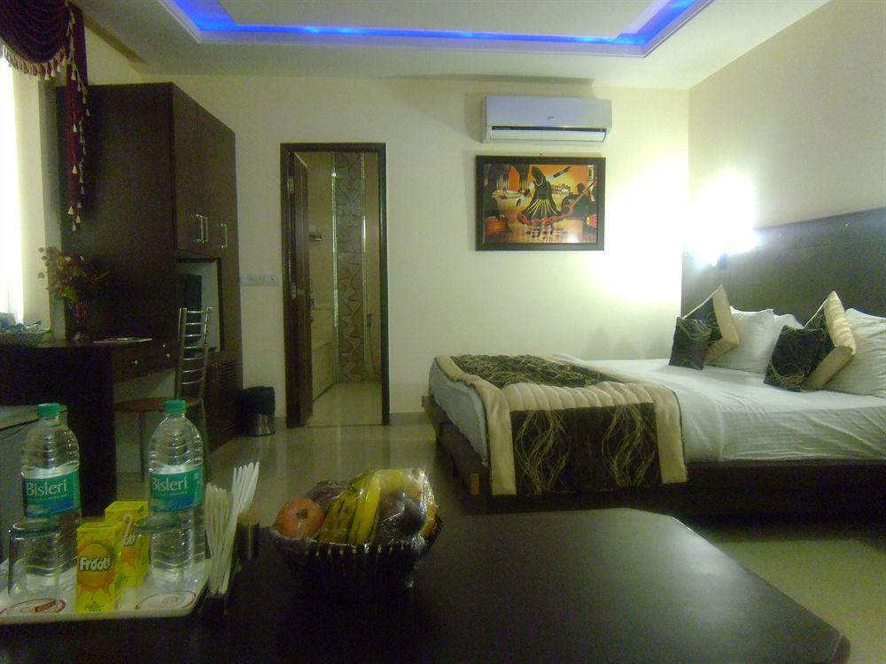 Airport Hotel Vishal Residency Ню Делхи Екстериор снимка
